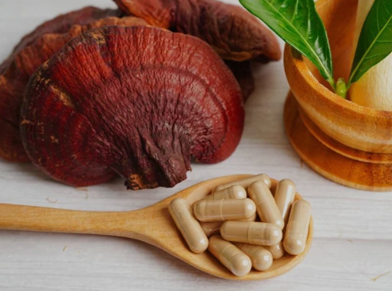 Reishi kapsule se uzimaju s vodom