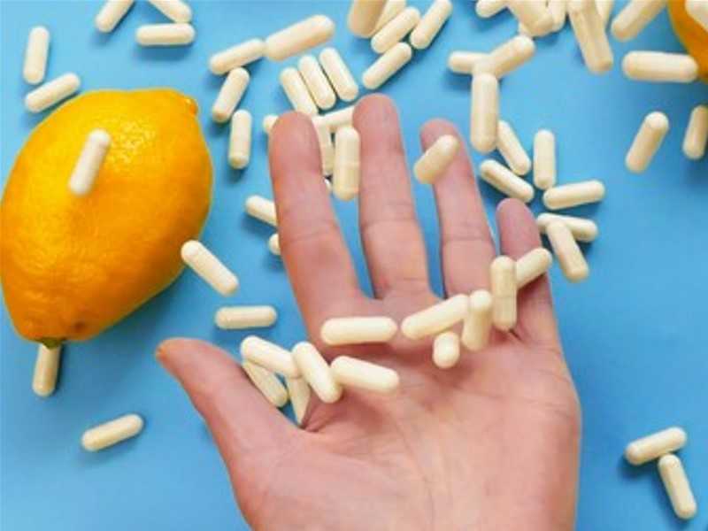vitamin C u kapsulama praktičan je za upotrebu.
